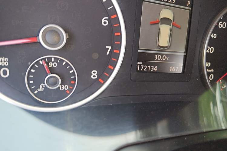 Used Volkswagen Tiguan 2013 2.0 TSI Automatic All-Wheel-Drive Flagship Edition Odometer Close Up