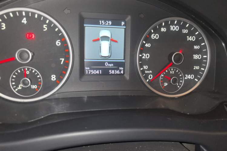 Used Volkswagen Tiguan 2013 1.8TSI Automatic All-Wheel-Drive Comfort Edition Odometer Close Up