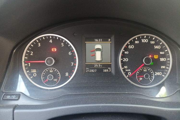 Used Volkswagen Tiguan 2013 2.0 TSI Automatic All-Wheel Drive Luxury Edition Odometer Close Up