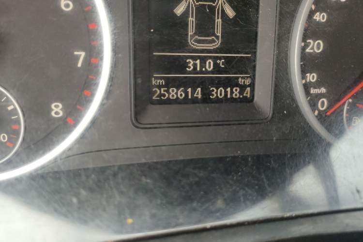 Used Volkswagen Tiguan 2013 1.8TSI Manual Two-Wheel Drive Trend Edition Odometer Close Up