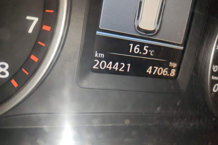 Used Volkswagen Tiguan 2013 1.8TSI Automatic Two-Wheel Drive Luxury Model Odometer Close Up