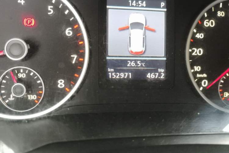 Used Volkswagen Tiguan 2013 1.8TSI Automatic Two-Wheel Drive Luxury Model Odometer Close Up