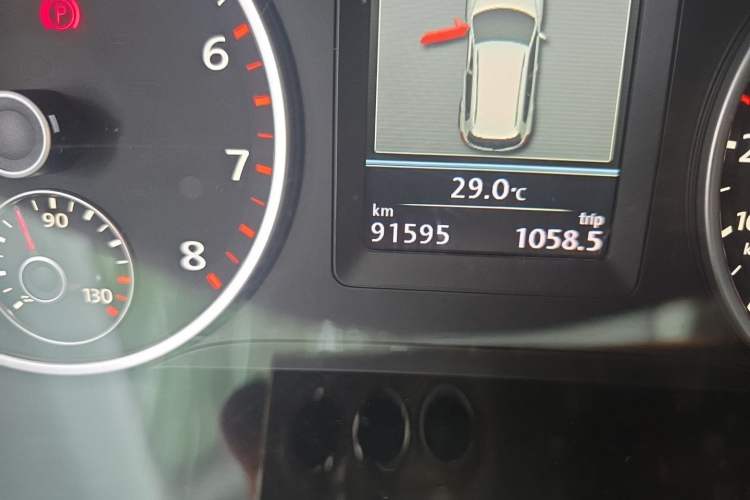 Used Volkswagen Tiguan 2013 2.0 TSI Automatic All-Wheel-Drive Flagship Edition Odometer Close Up