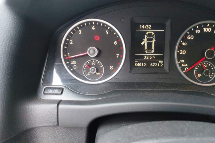 Used Volkswagen Tiguan 2013 1.8TSI Manual Two-Wheel Drive Trend Edition Odometer Close Up