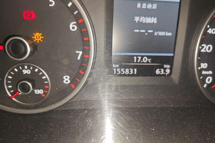 Used Volkswagen Tiguan 2013 1.8 TSI Automatic All-Wheel Drive Luxury Model Odometer Close Up