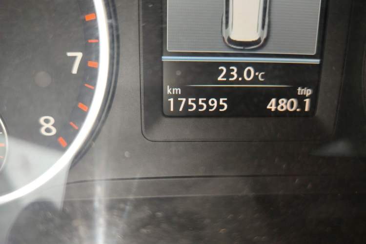 Used Volkswagen Tiguan 2013 2.0 TSI Automatic All-Wheel Drive Luxury Edition Odometer Close Up