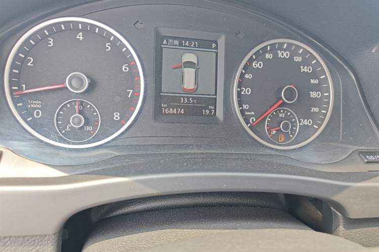 Used Volkswagen Tiguan 2013 1.8TSI Automatic Two-Wheel Drive Luxury Model Odometer Close Up