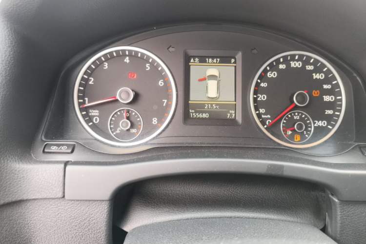 Used Volkswagen Tiguan 2013 1.8TSI Automatic Two-Wheel Drive Luxury Model Odometer Close Up