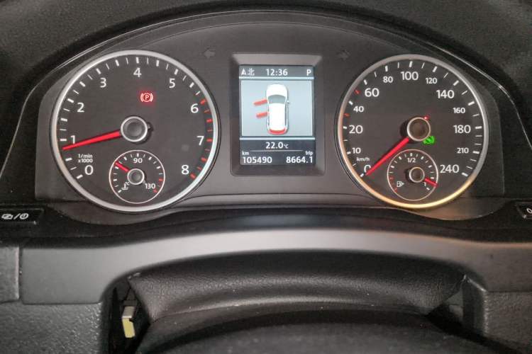 Used Volkswagen Tiguan 2013 1.8 TSI Automatic All-Wheel Drive Luxury Model Odometer Close Up