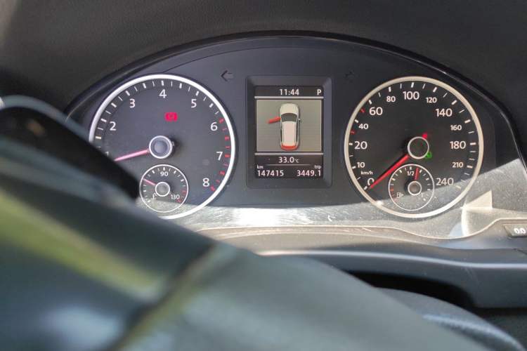 Used Volkswagen Tiguan 2013 1.8TSI Automatic Two-Wheel Drive Luxury Model Odometer Close Up