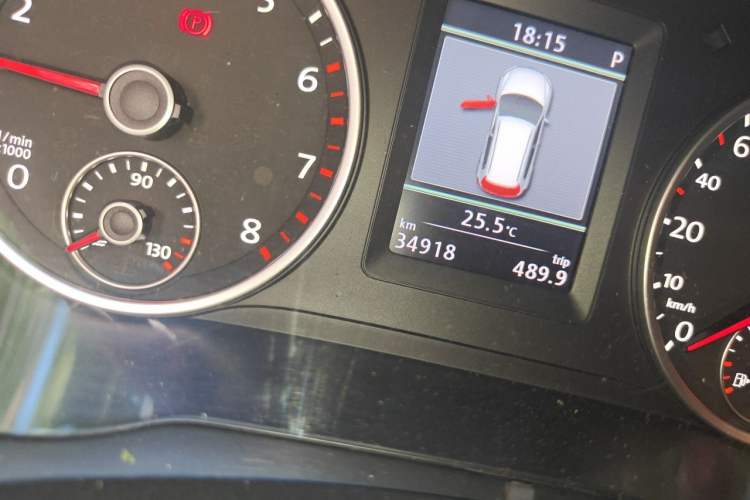 Used Volkswagen Tiguan 2013 1.8TSI Automatic Two-Wheel Drive Luxury Model Odometer Close Up