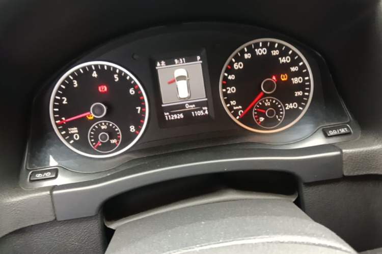 Used Volkswagen Tiguan 2013 2.0 TSI Automatic All-Wheel-Drive Flagship Edition Odometer Close Up
