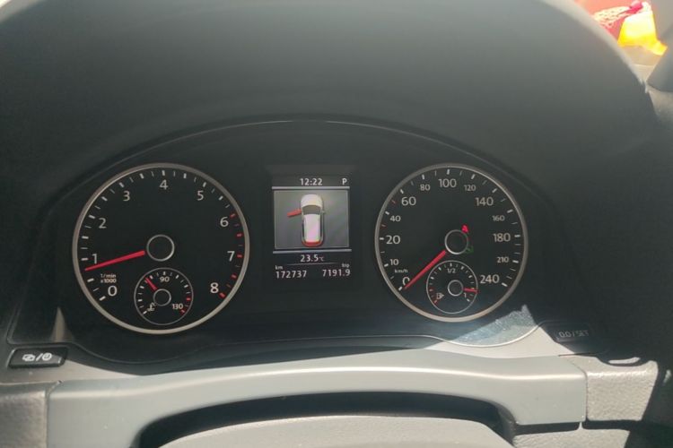 Used Volkswagen Tiguan 2013 2.0 TSI Automatic All-Wheel-Drive Flagship Edition Odometer Close Up