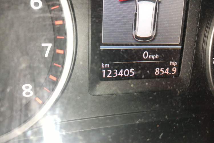 Used Volkswagen Tiguan 2013 1.8TSI Automatic Two-Wheel Drive Luxury Model Odometer Close Up