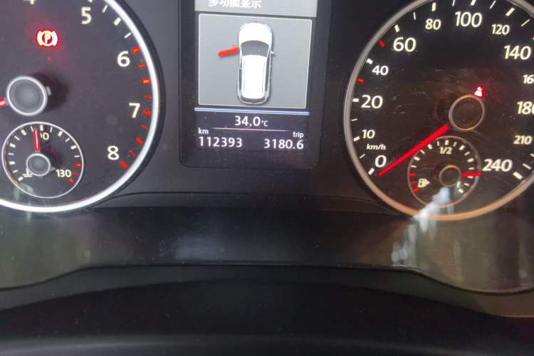 Used Volkswagen Tiguan 2013 1.8 TSI Automatic All-Wheel Drive Luxury Model Odometer Close Up