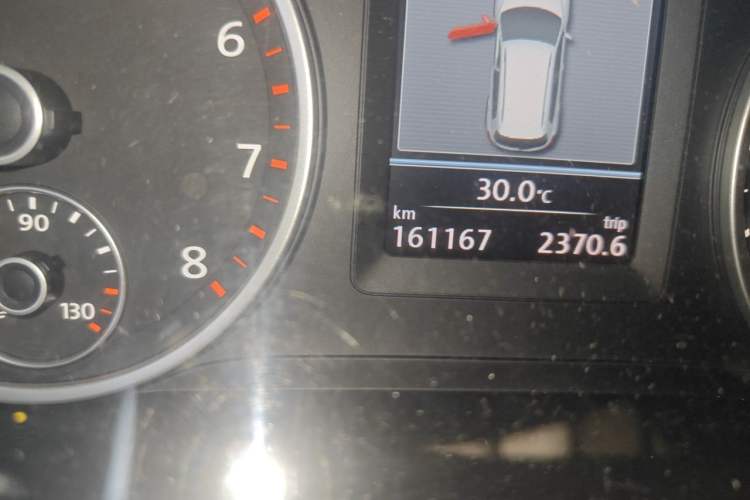 Used Volkswagen Tiguan 2013 1.8 TSI Automatic All-Wheel Drive Luxury Model Odometer Close Up