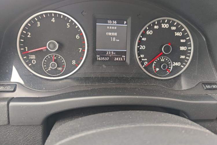 Used Volkswagen Tiguan 2013 2.0 TSI Automatic All-Wheel-Drive Flagship Edition Odometer Close Up