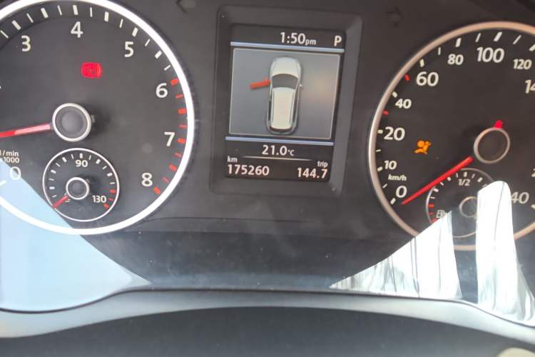 Used Volkswagen Tiguan 2013 2.0 TSI Automatic All-Wheel Drive Luxury Edition Odometer Close Up
