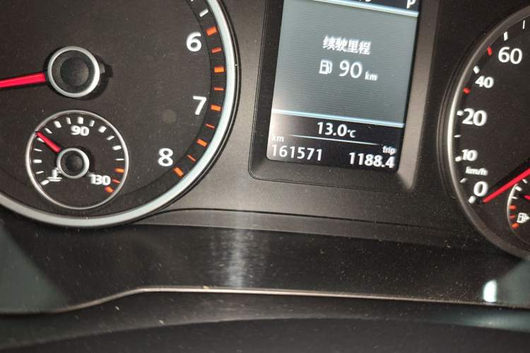 Used Volkswagen Tiguan 2013 1.8 TSI Automatic All-Wheel Drive Luxury Model Odometer Close Up