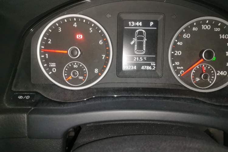 Used Volkswagen Tiguan 2013 1.8TSI Automatic Two-Wheel Drive Trend Edition Odometer Close Up