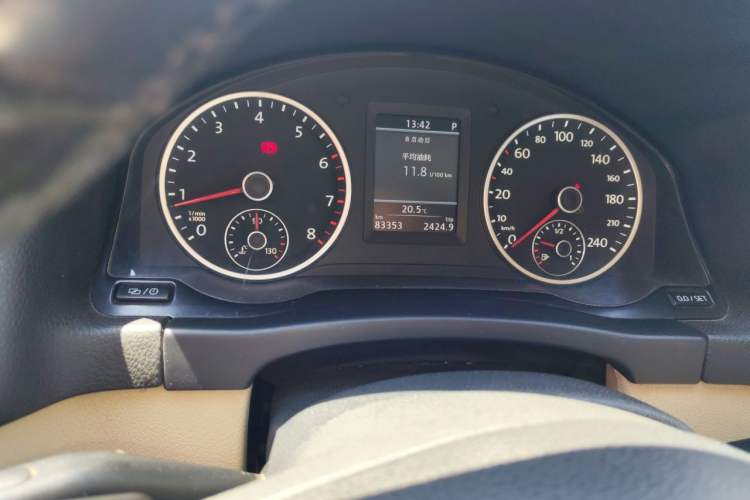 Used Volkswagen Tiguan 2013 2.0 TSI Automatic All-Wheel Drive Luxury Edition Odometer Close Up