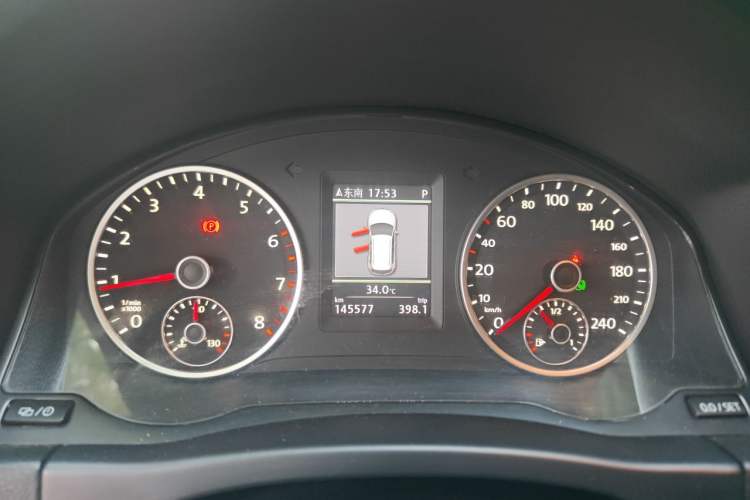 Used Volkswagen Tiguan 2013 2.0 TSI Automatic All-Wheel-Drive Flagship Edition Odometer Close Up