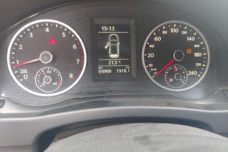 Used Volkswagen Tiguan 2013 1.8TSI Manual Two-Wheel Drive Trend Edition Odometer Close Up