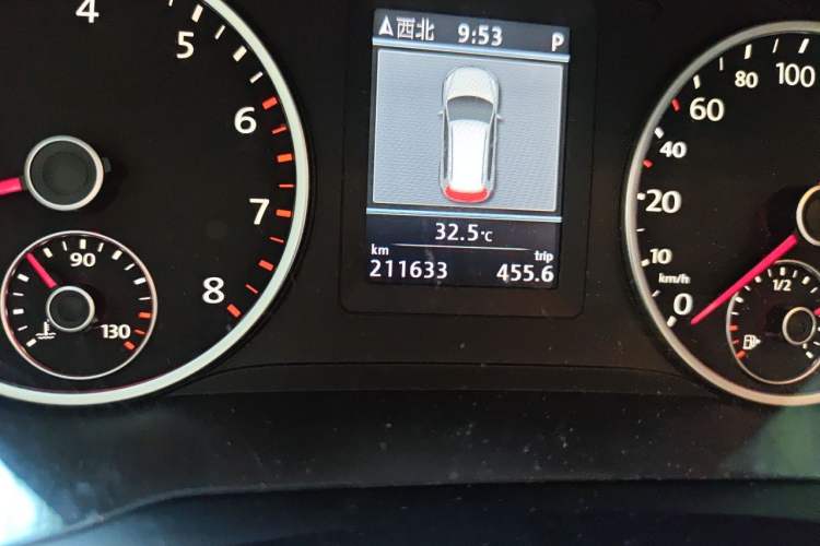 Used Volkswagen Tiguan 2013 1.8TSI Automatic Two-Wheel Drive Luxury Model Odometer Close Up