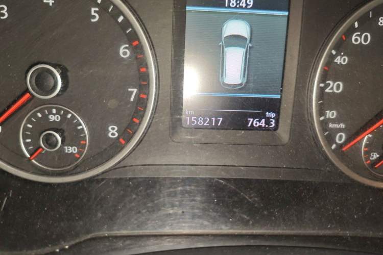 Used Volkswagen Tiguan 2013 1.8TSI Automatic Two-Wheel Drive Luxury Model Odometer Close Up