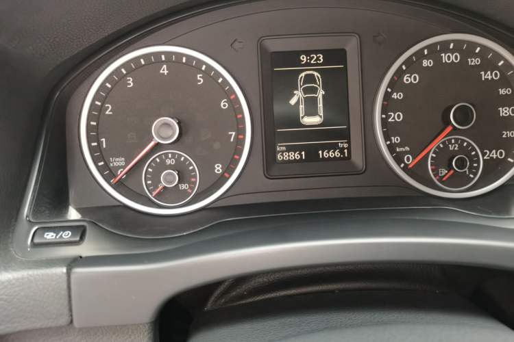 Used Volkswagen Tiguan 2013 1.8TSI Automatic Two-Wheel Drive Trend Edition Odometer Close Up