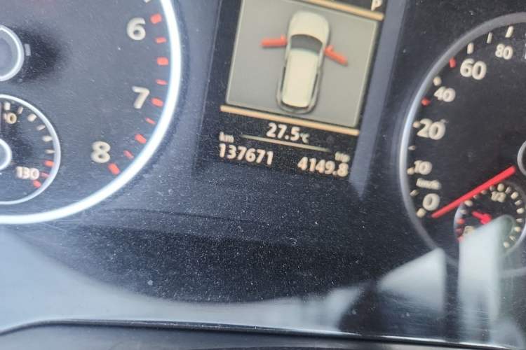 Used Volkswagen Tiguan 2013 1.8TSI Automatic Two-Wheel Drive Luxury Model Odometer Close Up