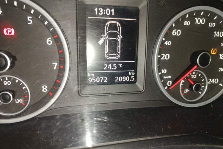 Used Volkswagen Tiguan 2013 1.8TSI Manual Two-Wheel Drive Trend Edition Odometer Close Up