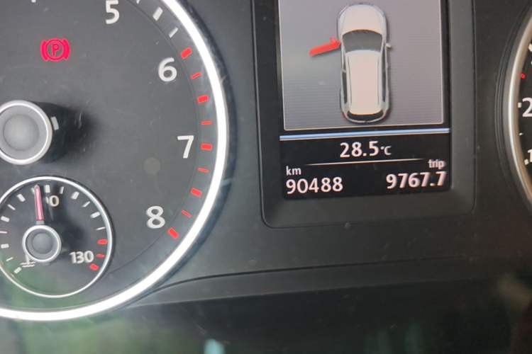 Used Volkswagen Tiguan 2013 1.8TSI Automatic Two-Wheel Drive Luxury Model Odometer Close Up