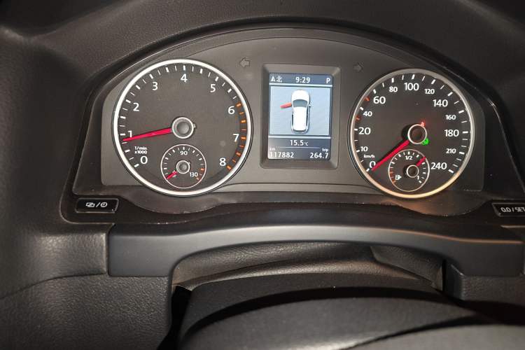 Used Volkswagen Tiguan 2013 1.8 TSI Automatic All-Wheel Drive Luxury Model Odometer Close Up