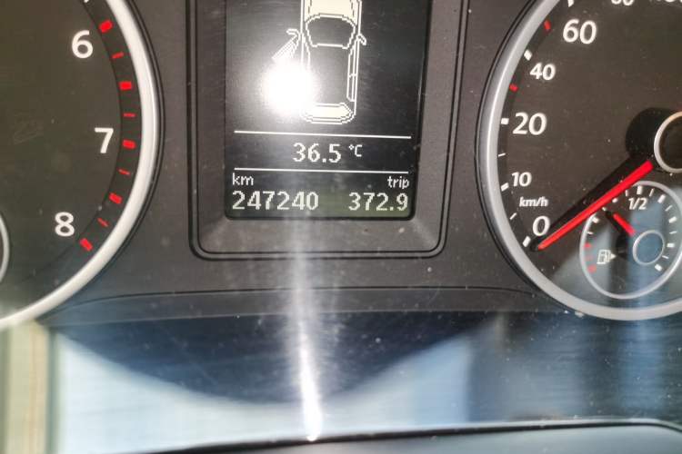 Used Volkswagen Tiguan 2013 1.4 TSI Manual Two-Wheel Drive BlueMotion Edition Odometer Close Up