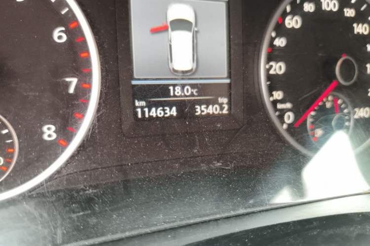 Used Volkswagen Tiguan 2013 1.8TSI Automatic Two-Wheel Drive Luxury Model Odometer Close Up