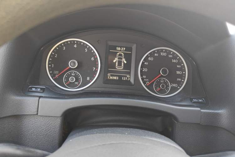 Used Volkswagen Tiguan 2013 1.8TSI Manual Two-Wheel Drive Trend Edition Odometer Close Up