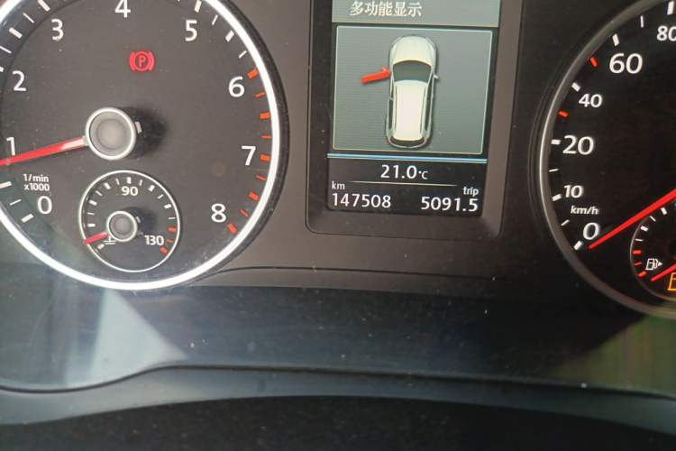 Used Volkswagen Tiguan 2013 1.8TSI Automatic Two-Wheel Drive Luxury Model Odometer Close Up