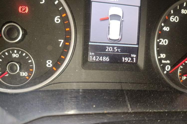 Used Volkswagen Tiguan 2013 2.0 TSI Automatic All-Wheel Drive Luxury Edition Odometer Close Up