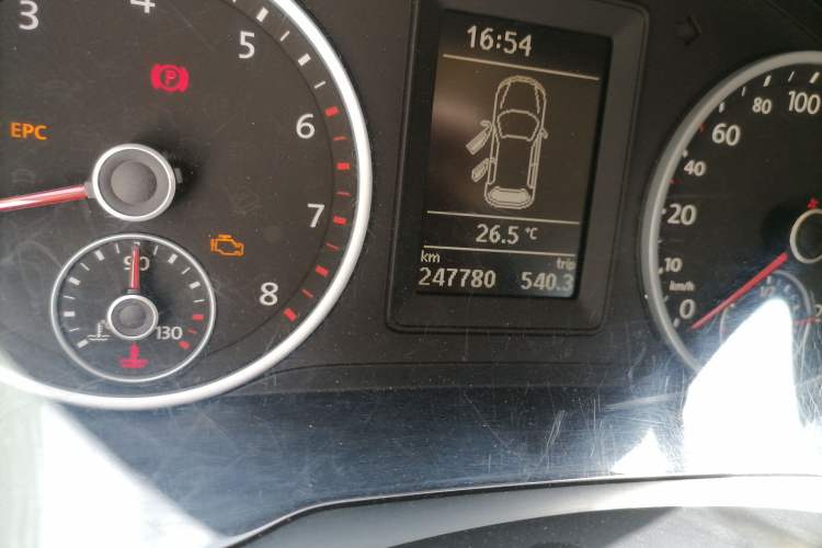 Used Volkswagen Tiguan 2013 1.8TSI Manual Two-Wheel Drive Trend Edition Odometer Close Up