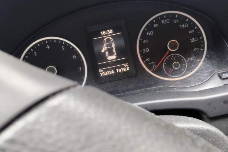 Used Volkswagen Tiguan 2013 1.8TSI Automatic Two-Wheel Drive Trend Edition Odometer Close Up