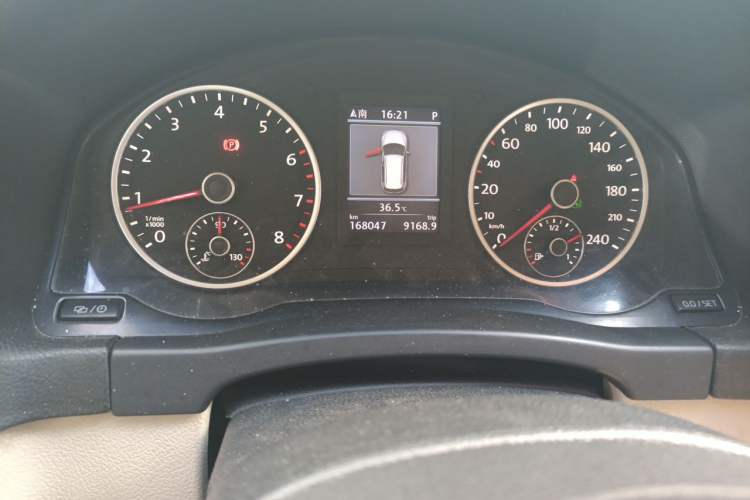 Used Volkswagen Tiguan 2013 1.8 TSI Automatic All-Wheel Drive Luxury Model Odometer Close Up