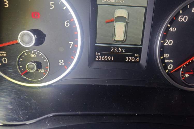 Used Volkswagen Tiguan 2013 1.8 TSI Automatic All-Wheel Drive Luxury Model Odometer Close Up