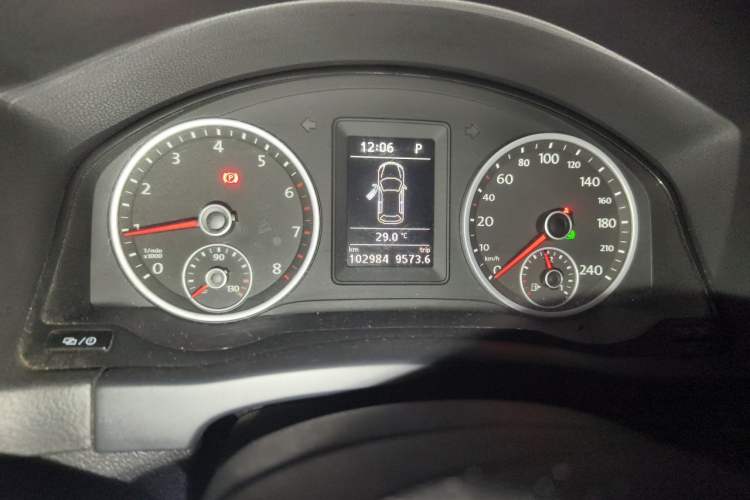 Used Volkswagen Tiguan 2013 1.8TSI Automatic Two-Wheel Drive Trend Edition Odometer Close Up