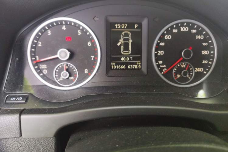 Used Volkswagen Tiguan 2013 1.8TSI Automatic Two-Wheel Drive Trend Edition Odometer Close Up