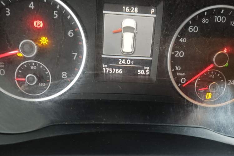 Used Volkswagen Tiguan 2013 2.0 TSI Automatic All-Wheel Drive Luxury Edition Odometer Close Up