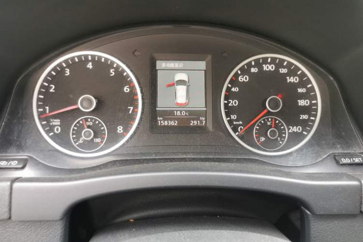 Used Volkswagen Tiguan 2013 1.8 TSI Automatic All-Wheel Drive Luxury Model Odometer Close Up