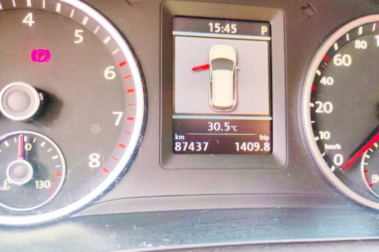 Used Volkswagen Tiguan 2013 1.8TSI Automatic Two-Wheel Drive Luxury Model Odometer Close Up