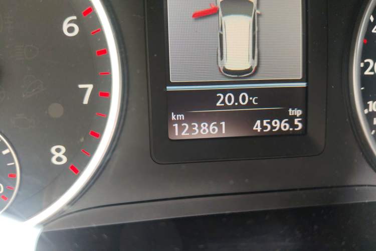 Used Volkswagen Tiguan 2013 1.8TSI Automatic Two-Wheel Drive Luxury Model Odometer Close Up