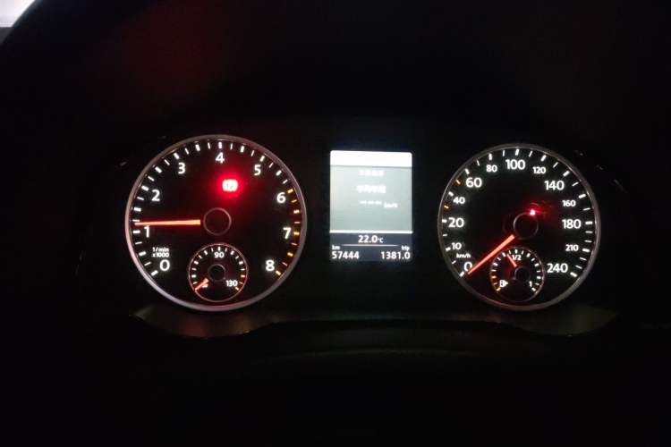 Used Volkswagen Tiguan 2013 2.0 TSI Automatic All-Wheel-Drive Flagship Edition Odometer Close Up